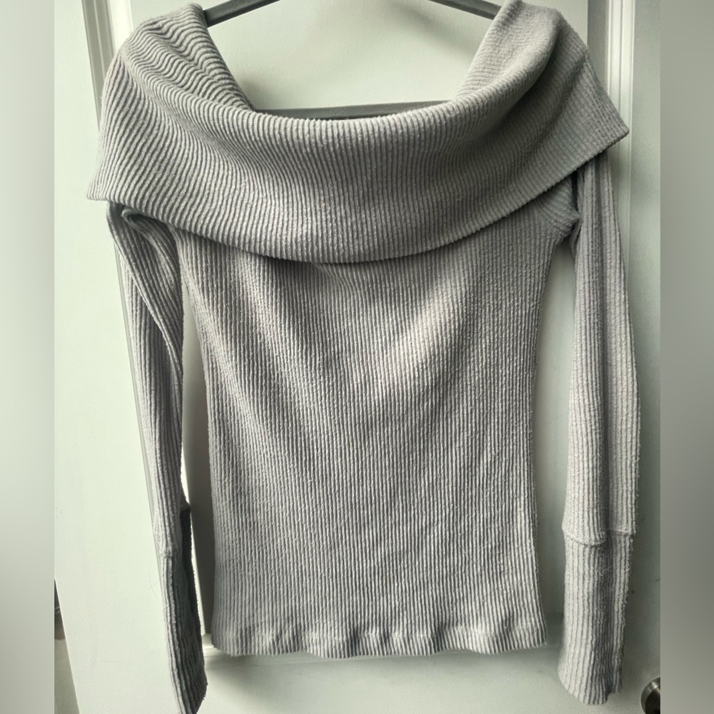 FREE PEOPLE off shoulder, cowl neck sweater gray sz M